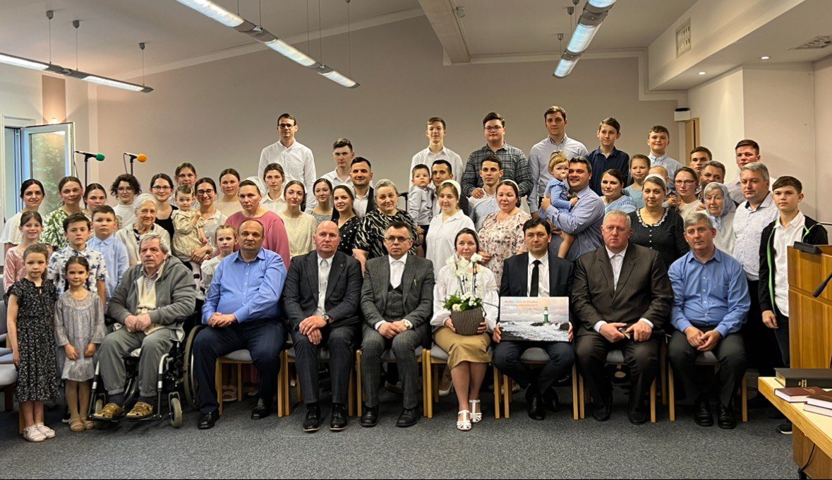 Праздник рукоположения в церкви Крефельд (Германия)