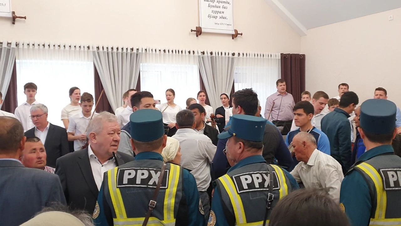 Власти Узбекистана препятствуют проводить пасхальное Богослужение христиан